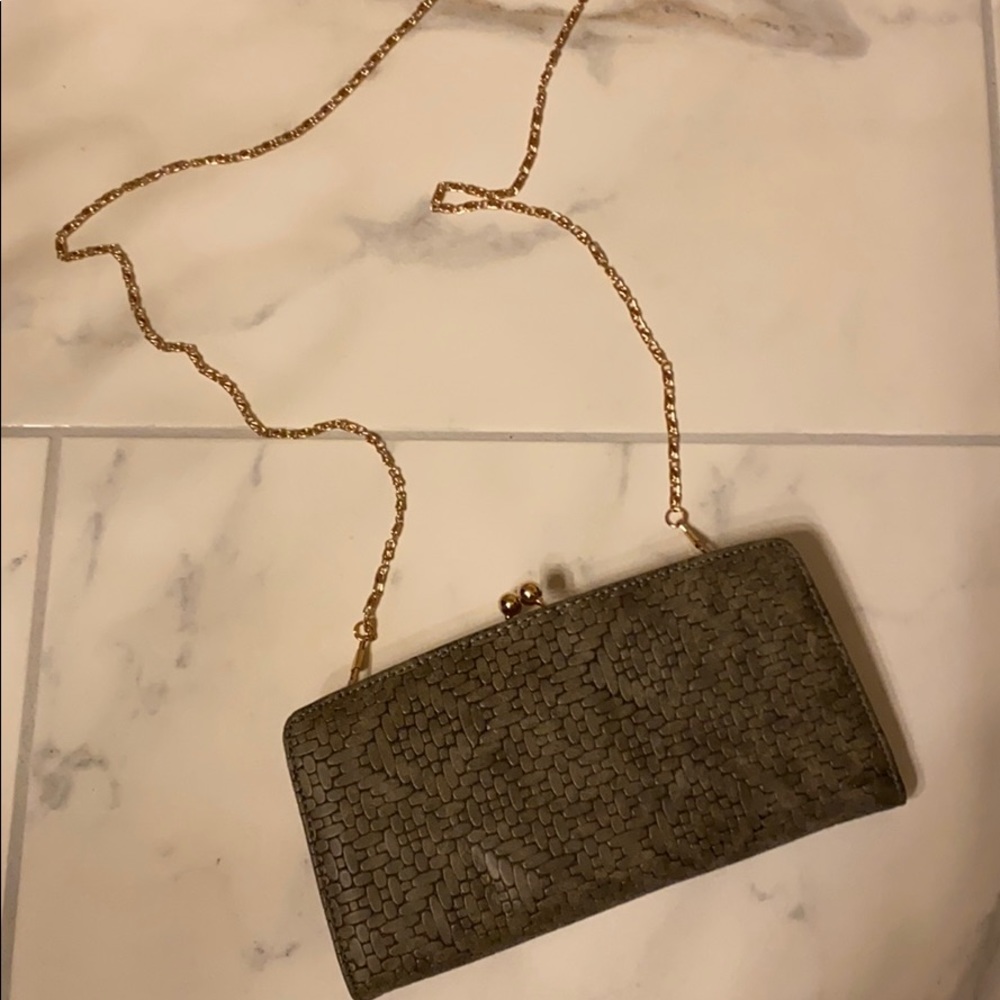 Crossbody clutch
